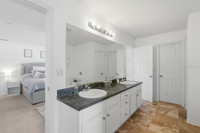 Building Photo - 6 Reybury Ln