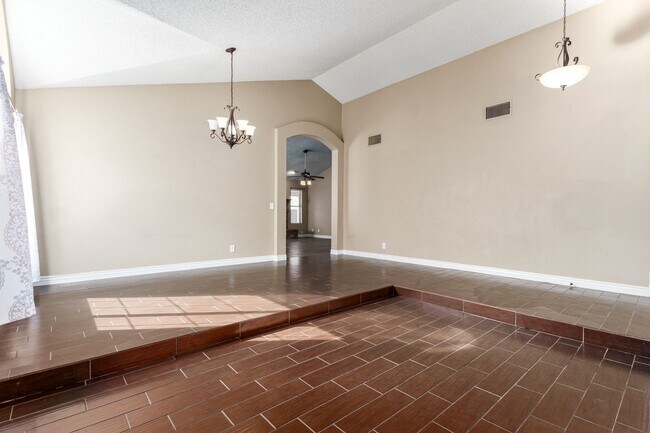 Building Photo - Fantastic Home with Private Pool and NO HOA!