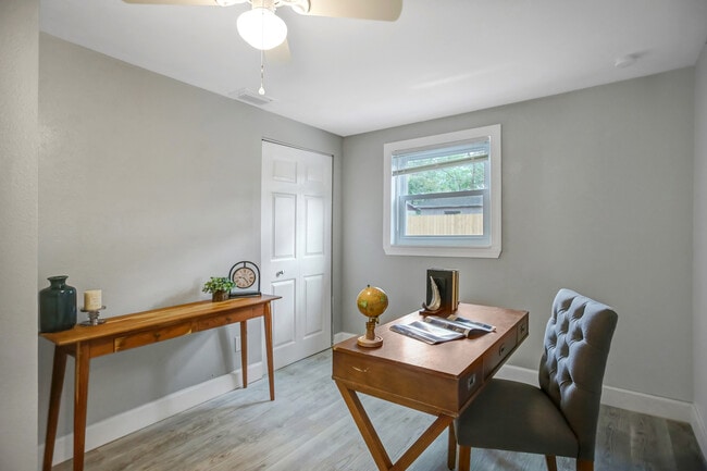 Building Photo - 237 N Bowlan St