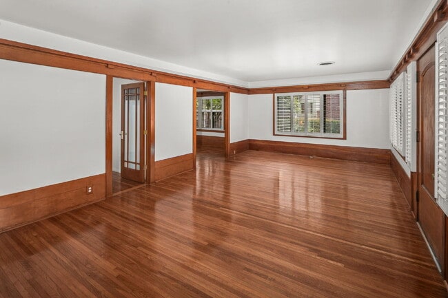 Building Photo - "Charming 3-Bed, 2-Bath Oasis in Mission Hills – Spacious 1792 Sq Ft Home on Hawk Street!"