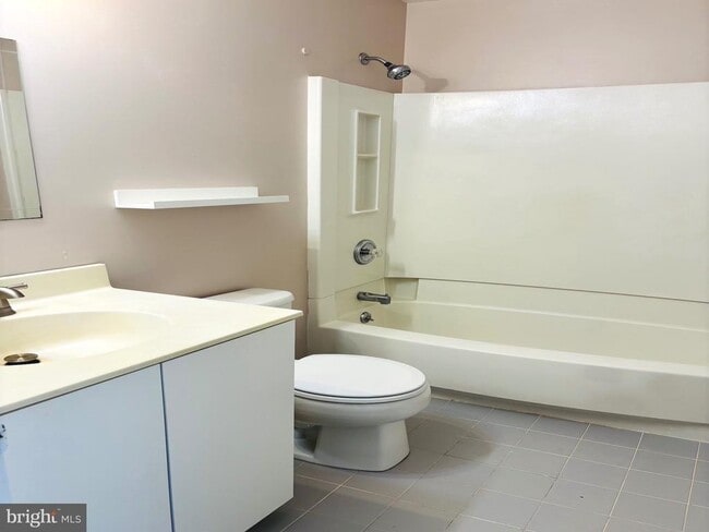 Building Photo - 9 Essex Ct