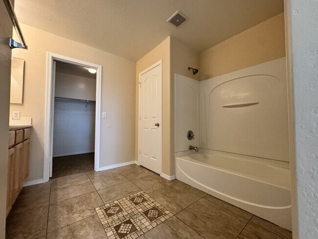 Building Photo - 4 BEDROOM HOME IN TUSCANO