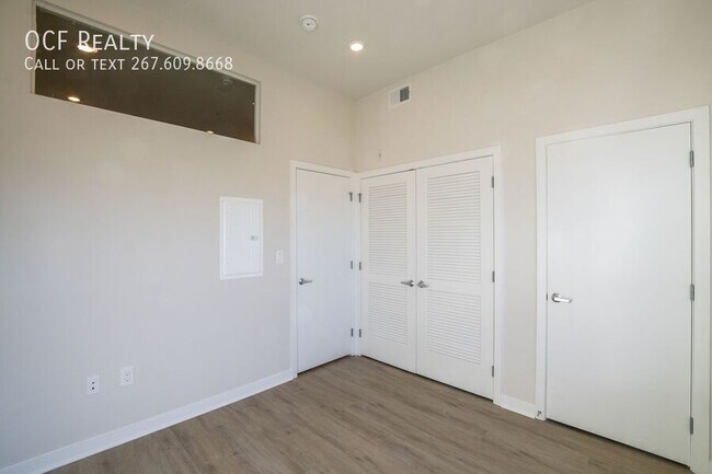 Building Photo - 1330 S Patton St