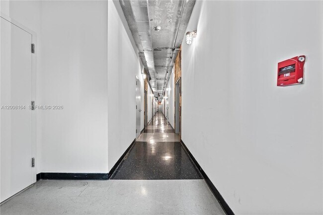 Building Photo - 444 NE 30th St