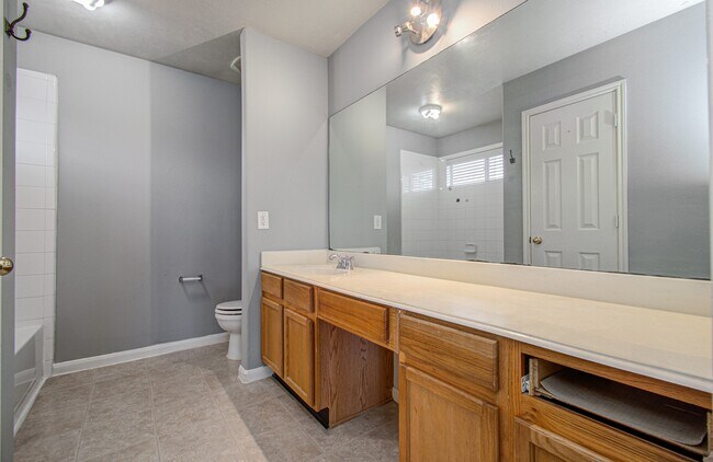 Building Photo - 13963 Maximos Dr