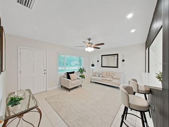 Building Photo - 4610 W Bay Villa Ave