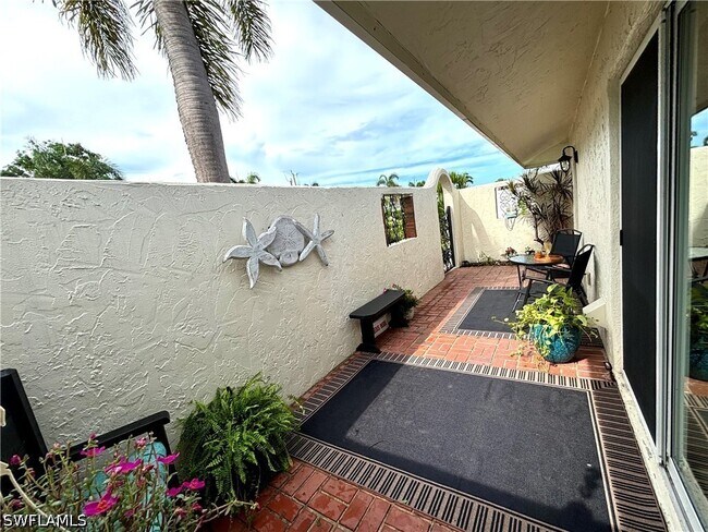 Building Photo - 1455 Curlew Ave