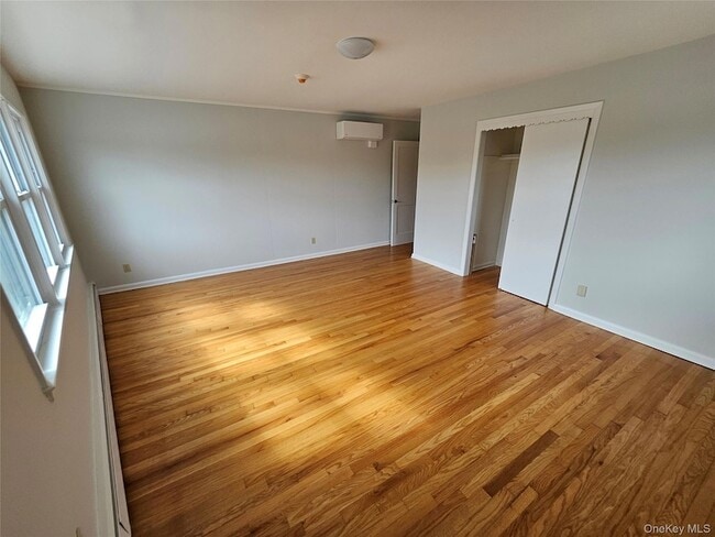 Building Photo - 355 Hicksville Rd