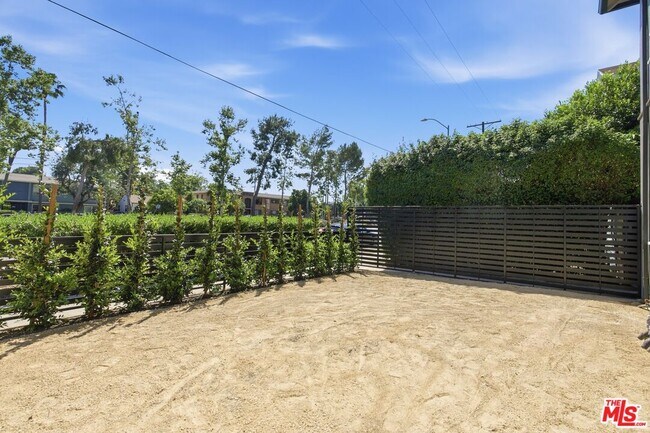 Building Photo - 11671 Chandler Blvd