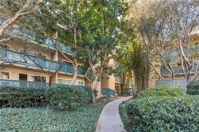 Building Photo - 576 N Bellflower Blvd