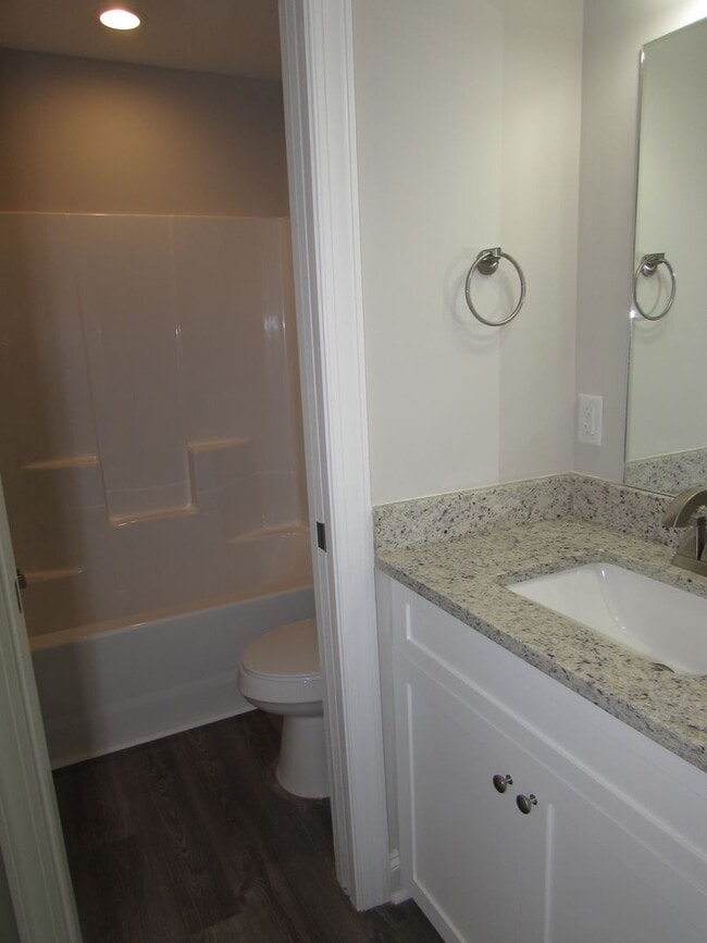 Building Photo - Great 3 Bed/1.5 Bath Home in the Heart of Hickory - Open Floor Plan - Modern Kitchen - Flat Backy...