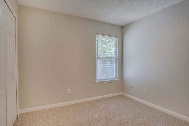 Building Photo - North Pensacola 3BR/2BA Home Near UWF Featuring Vaulted Ceilings & Privacy-Fenced Backyard