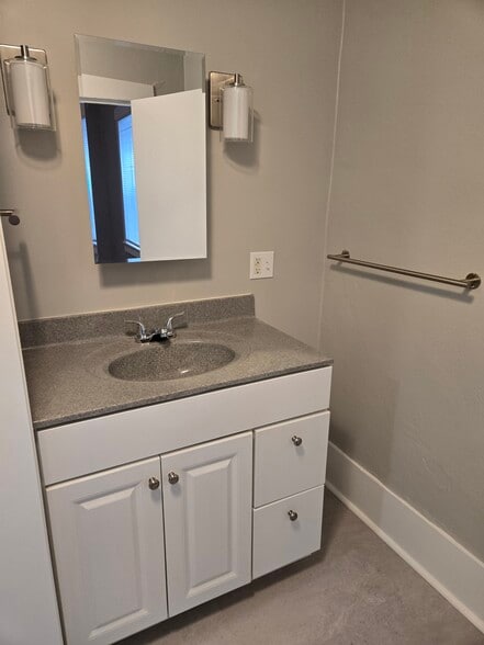 Bathroom - 900 Thomas Rd