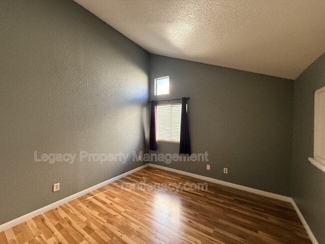 Building Photo - 1019 Dornajo Way