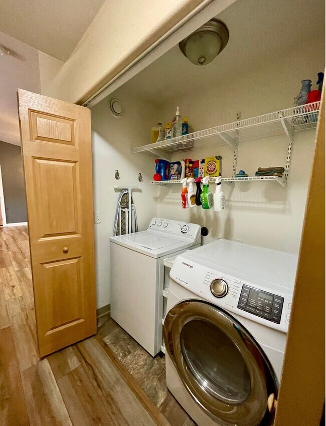 Building Photo - Fantastic, Single Family, Ranch Style home on an acre! Upgraded 3bed/2bath/2 car garage with all ...