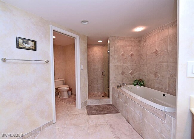 Building Photo - 6001 Pelican Bay Blvd