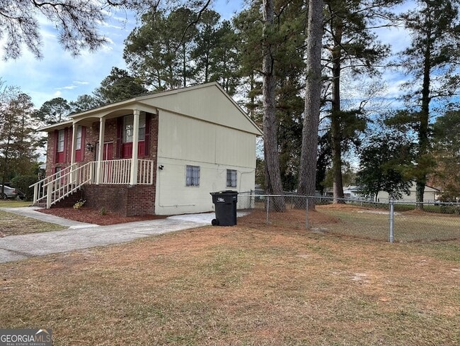 Building Photo - 1613 Apple Valley Dr