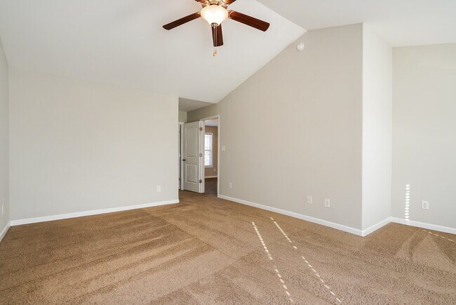 Building Photo - 229 Darecrest Ln