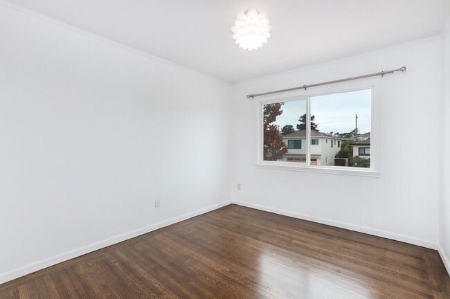 Building Photo - Extensively remodeled 4 Bed / 3 Bath home in South San Francisco. YouTube tour!