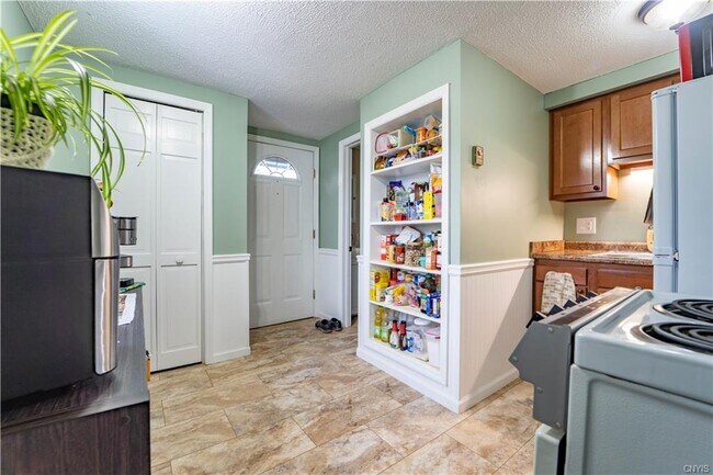 Building Photo - 102 N Helmer Ave