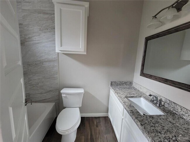 Building Photo - 1404 Alta Vista Dr