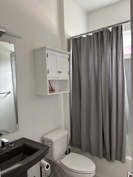 Building Photo - 908 Southside Pl