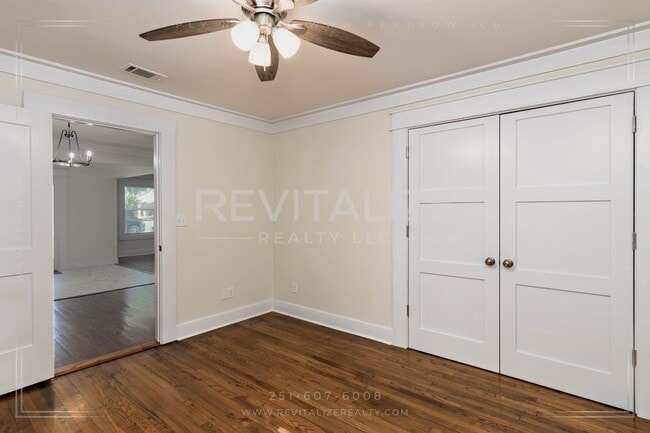 Building Photo - Gorgeous Spring Hill Home!