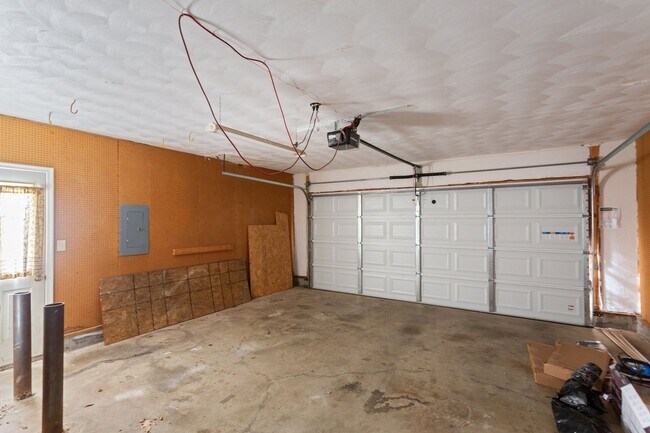 Building Photo - 1470 Berkshire Dr