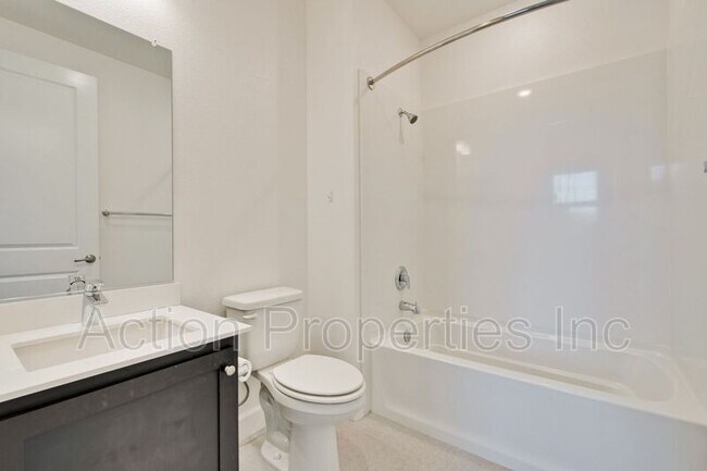 Building Photo - 605 Cinnamon Cir.