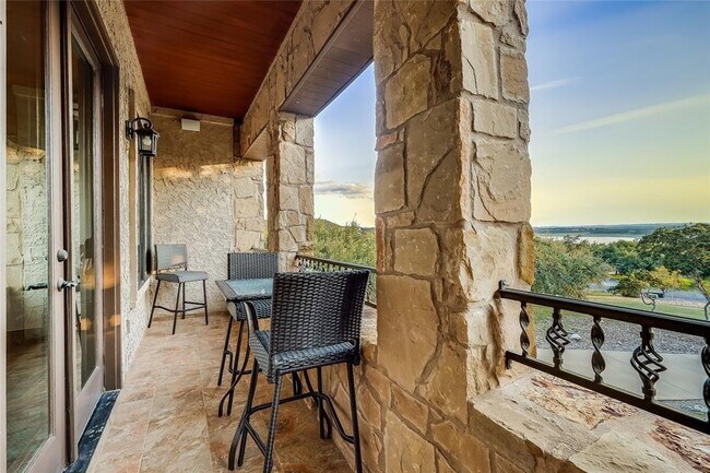 Building Photo - 17005 Northlake Hills Dr