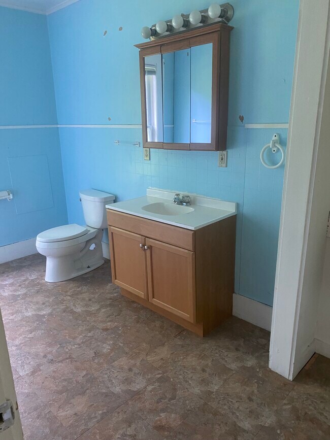 Building Photo - 35. W. University Street