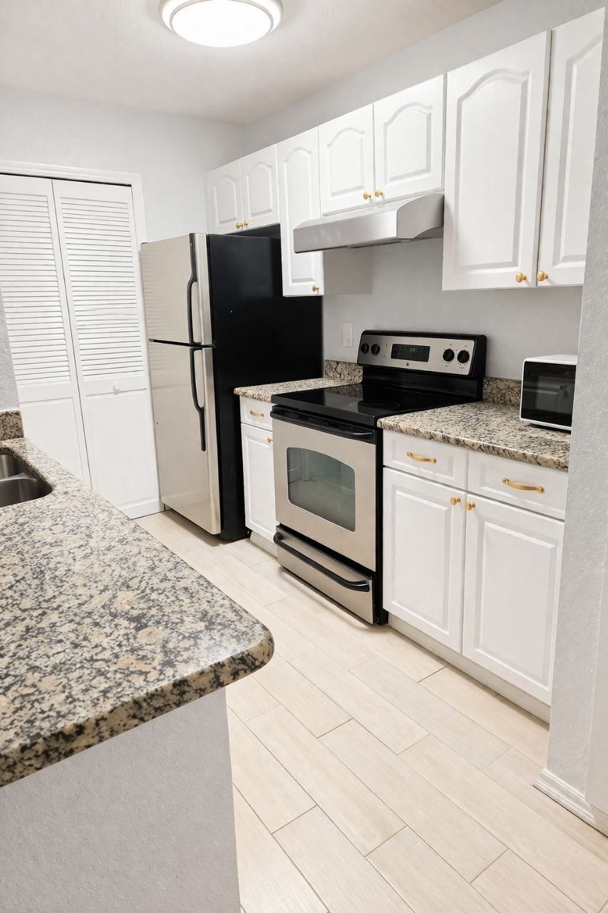 Building Photo - 2550 N Alafaya Trl