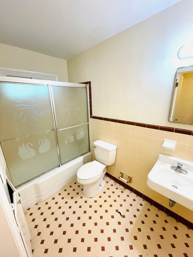 Building Photo - ** 3 bed 2 bath located in Morningview ** ...