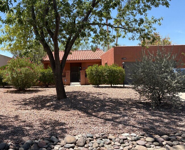 Building Photo - Spacious 2bd/2bath + Den home in gorgeous community (there's a lake!)