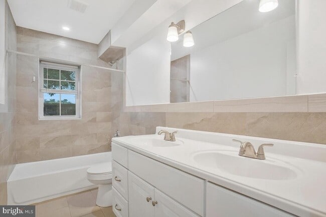 Building Photo - 7912 Bellefonte Ln