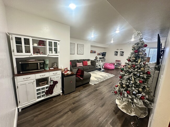 Building Photo - 3920 Flint Ave