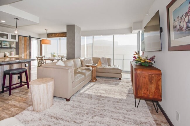 Primary Photo - 1810 Avenida Del Mundo