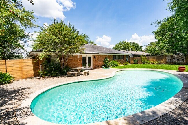 Building Photo - 9423 Highmeadow Dr