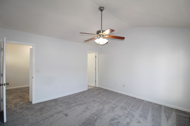 Building Photo - 869 Camelot Ln