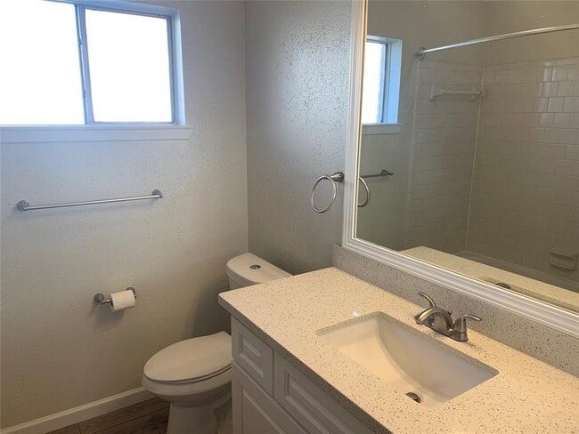Building Photo - 214 Maple Leaf Dr