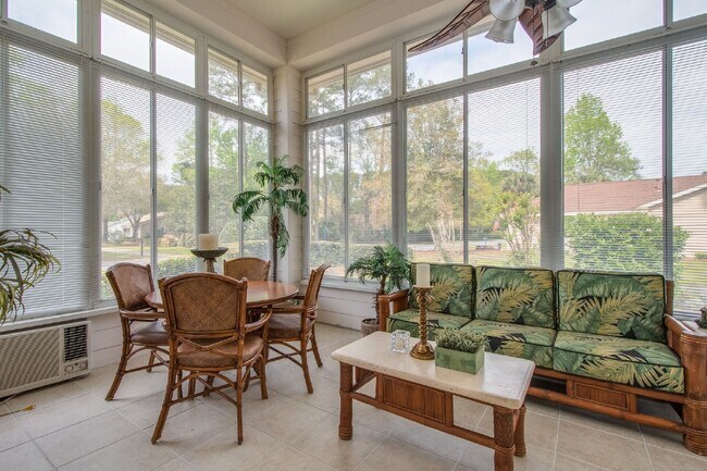 Building Photo - "Charming 3 Bed, 2.5 Bath Rental in Blufft...