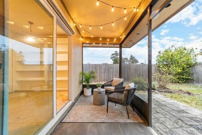 Building Photo - 111 Lobelia Rd