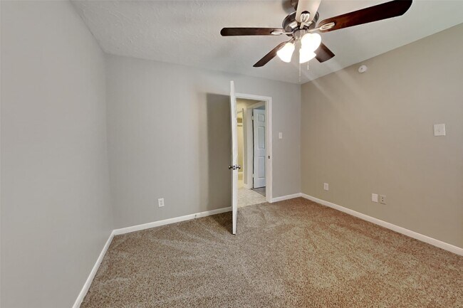Building Photo - 18702 Timber Way Dr