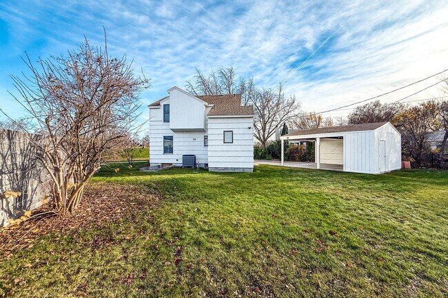 Building Photo - Riverfront 3-Bedroom Historical Richland Home