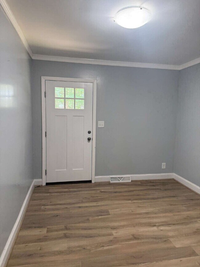 Building Photo - 3BR/2BA Durham Duplex | Utilities Included | Move-In Special: $500 Deposit | Near Duke