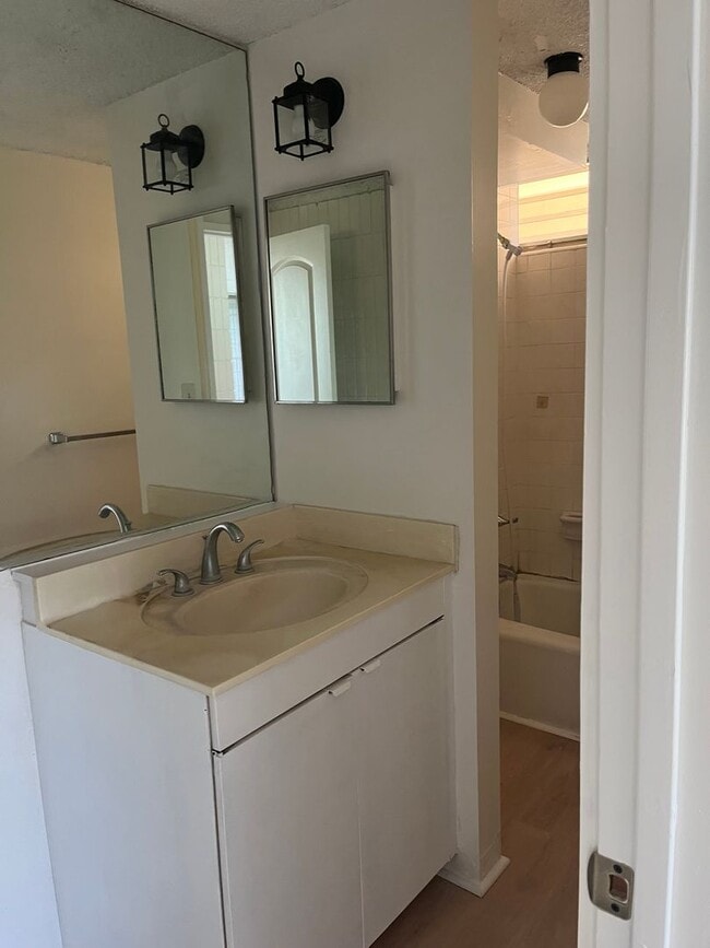 Building Photo - 85-3 Pokai Bay St