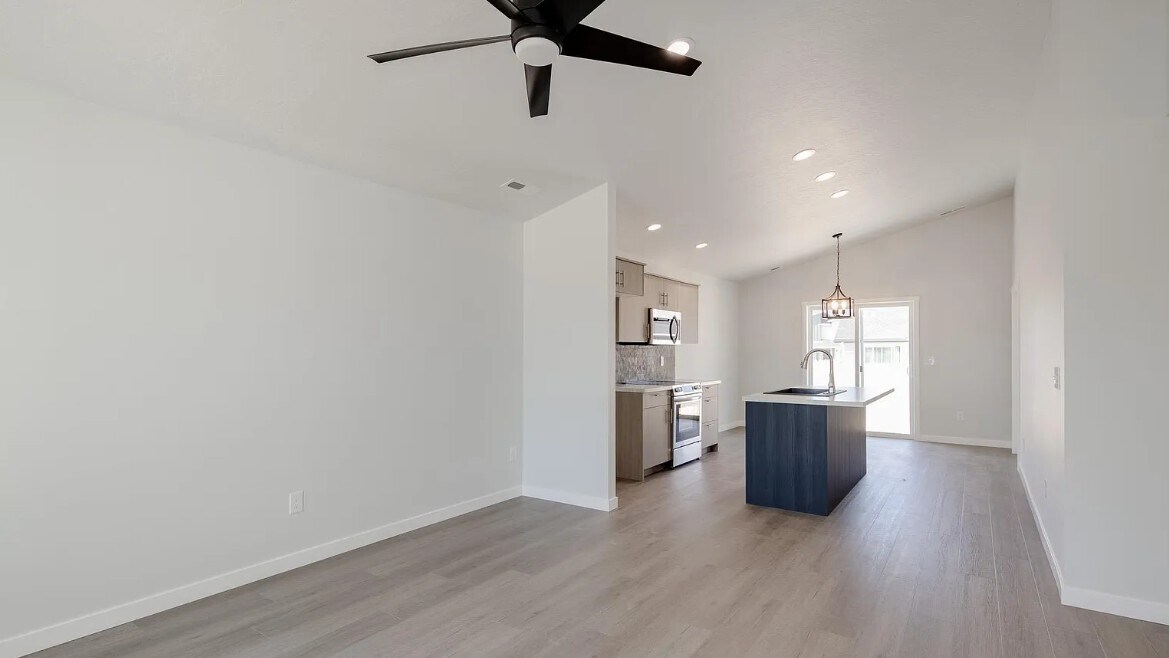 Building Photo - 1261 W Bass River Dr