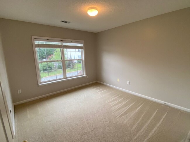 Building Photo - Simpsonville