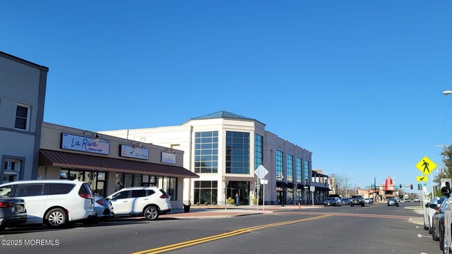 Building Photo - 119 Avery Ave