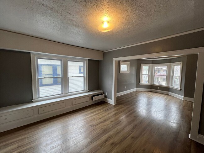 Building Photo - 10006 Lamontier Ave